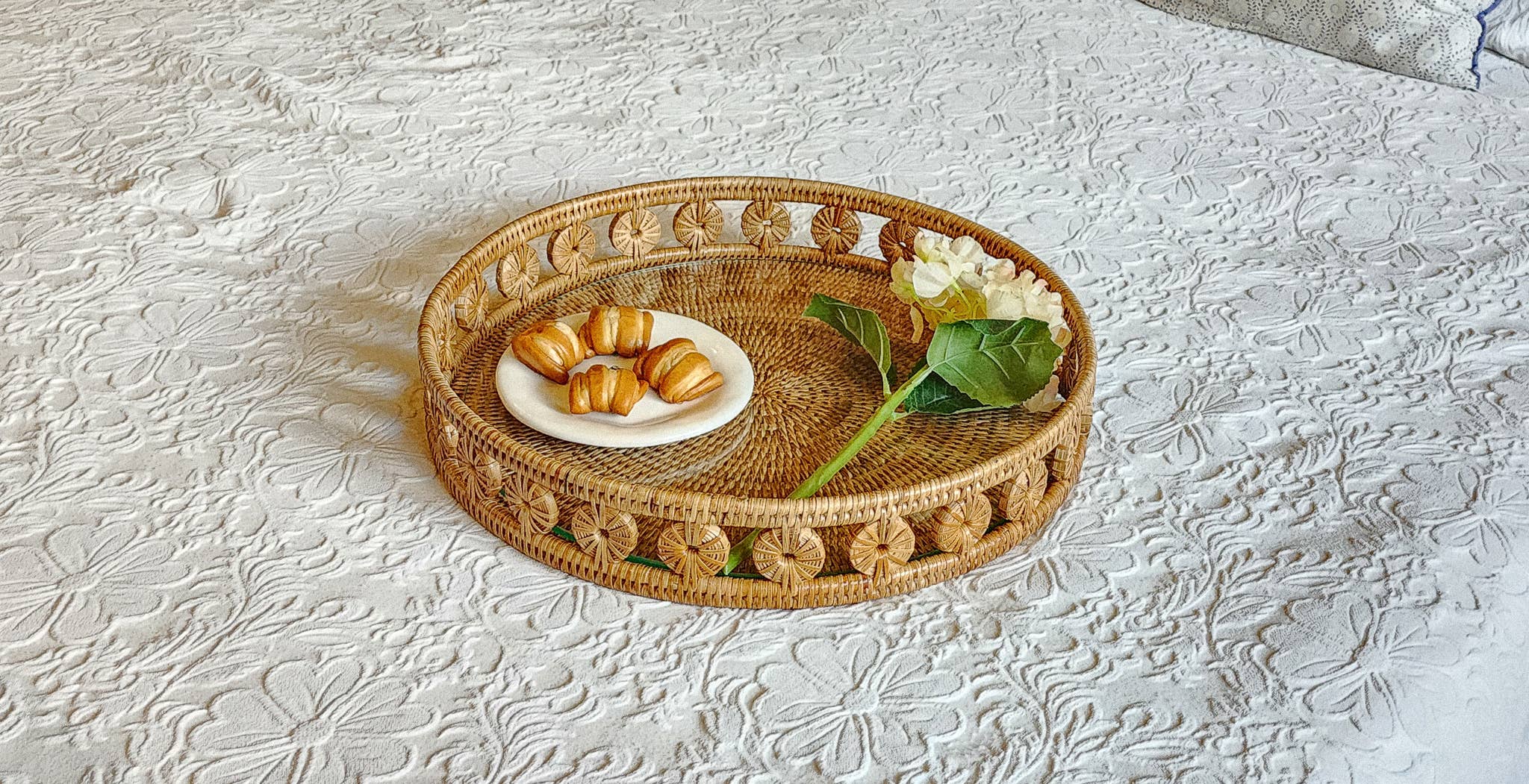 Artifacts Rattan™ Inna Design Round Tray with Glass Insert