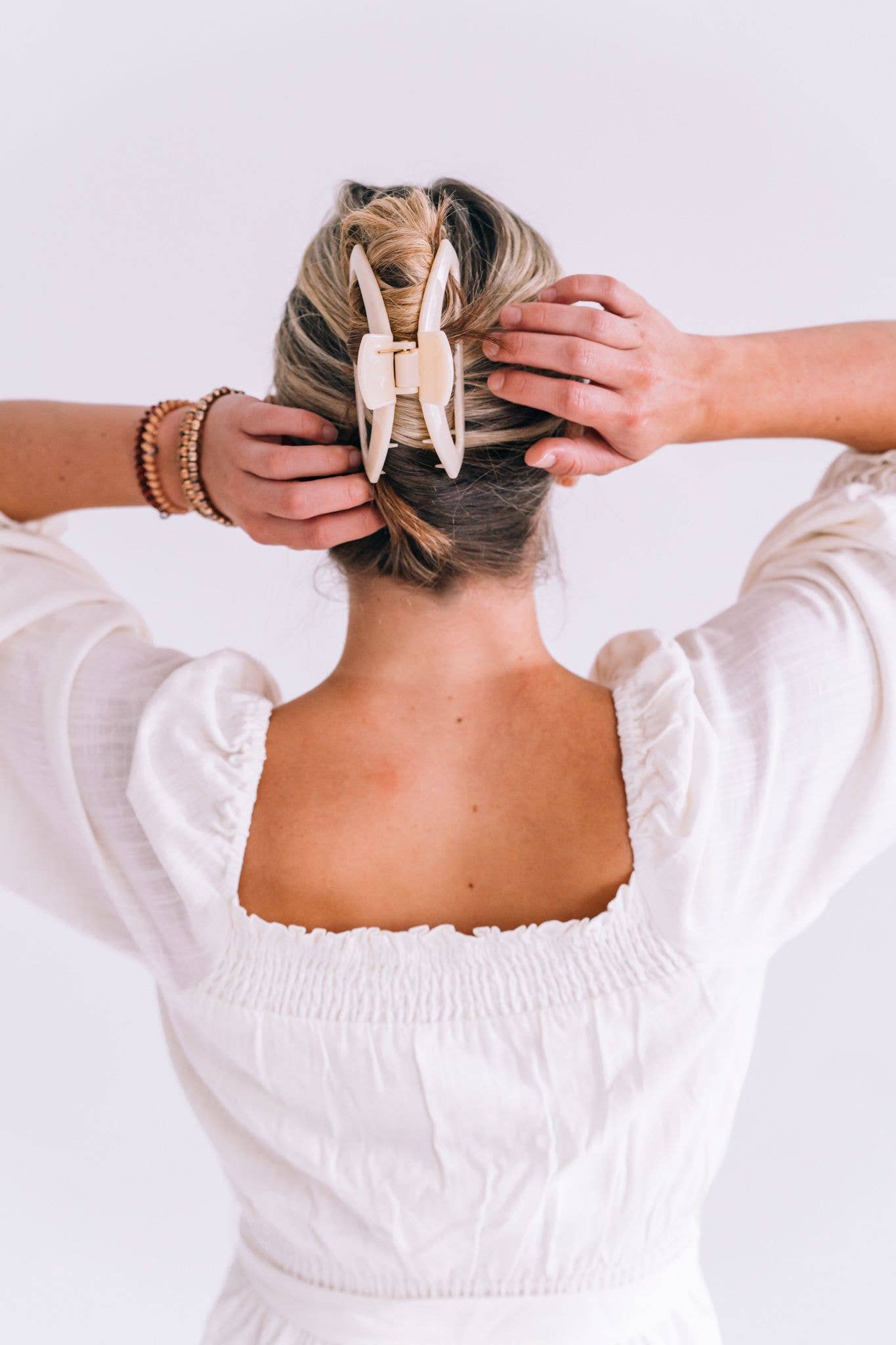 Open Almond Beige Large Hair Clip