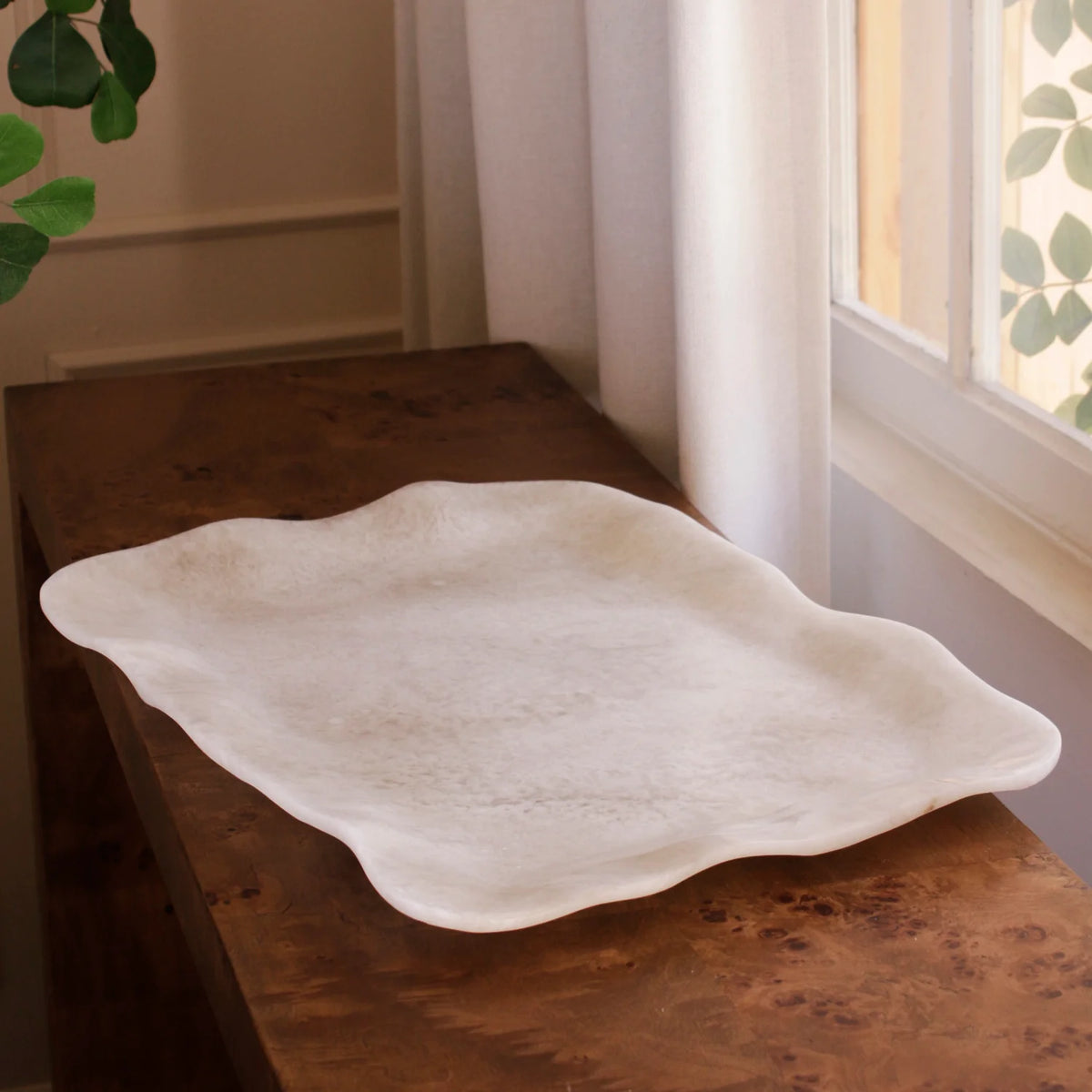 RESIN Alabaster Extra Large Rectangular Tray (White Swirl)