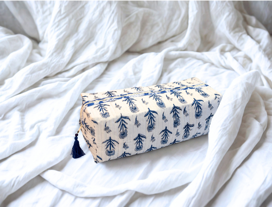 Dyson & Shark Travel Organizer Bag- White and Blue Floral