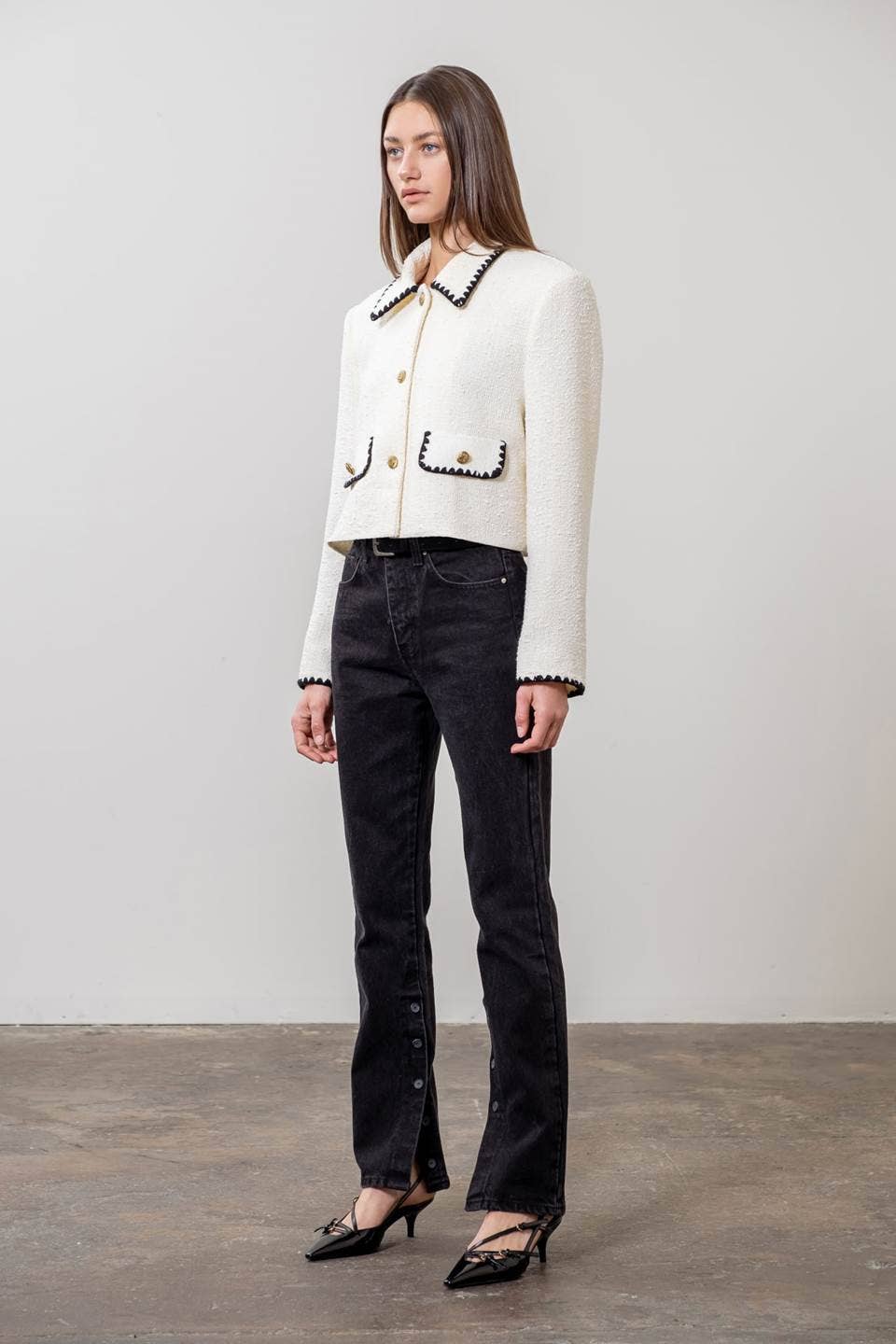 CRONTRAST TRIM BUTTON DOWN CROPPED BLAZER