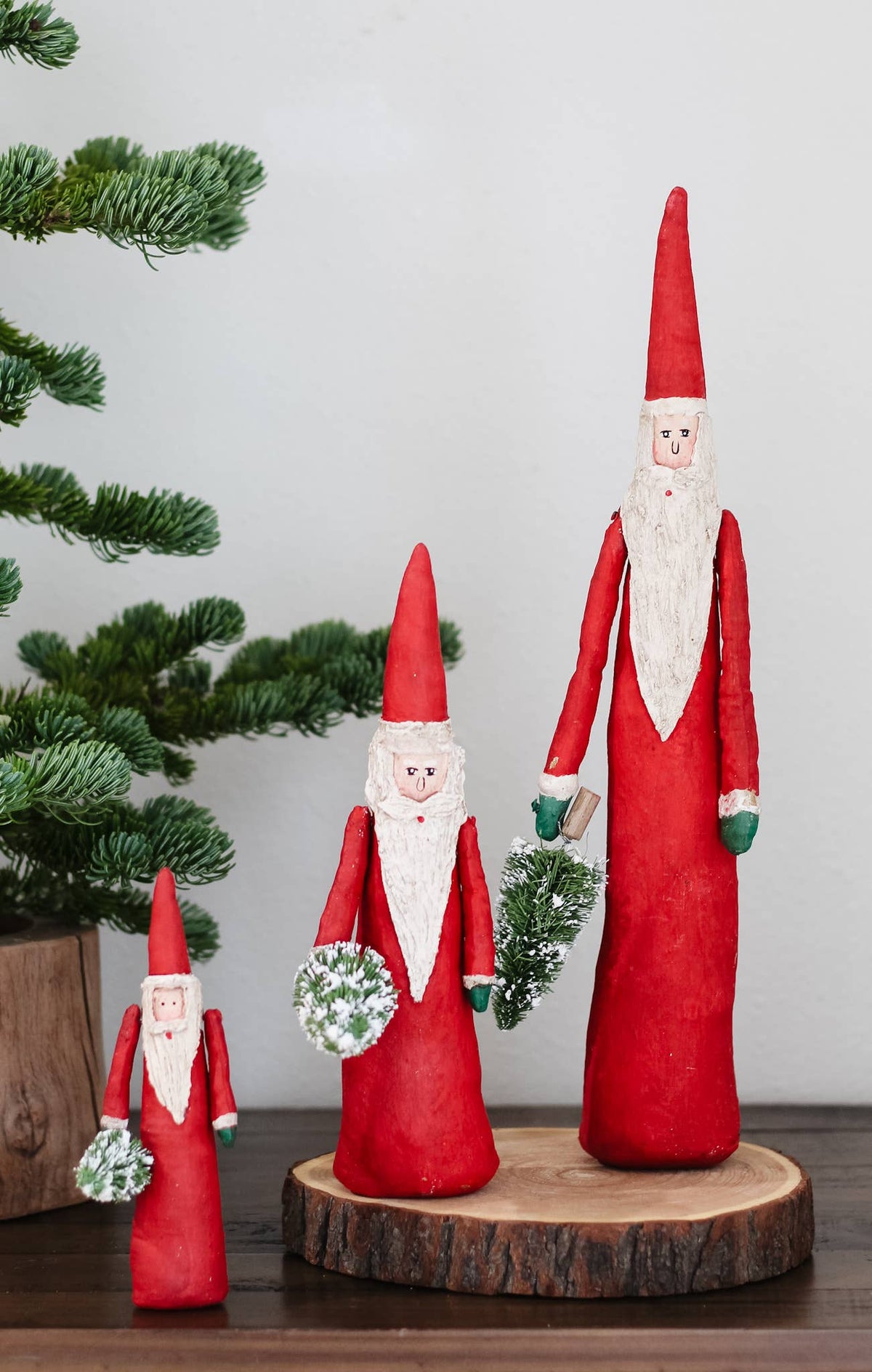 Canvas Slim Santa w/Tree (Red)