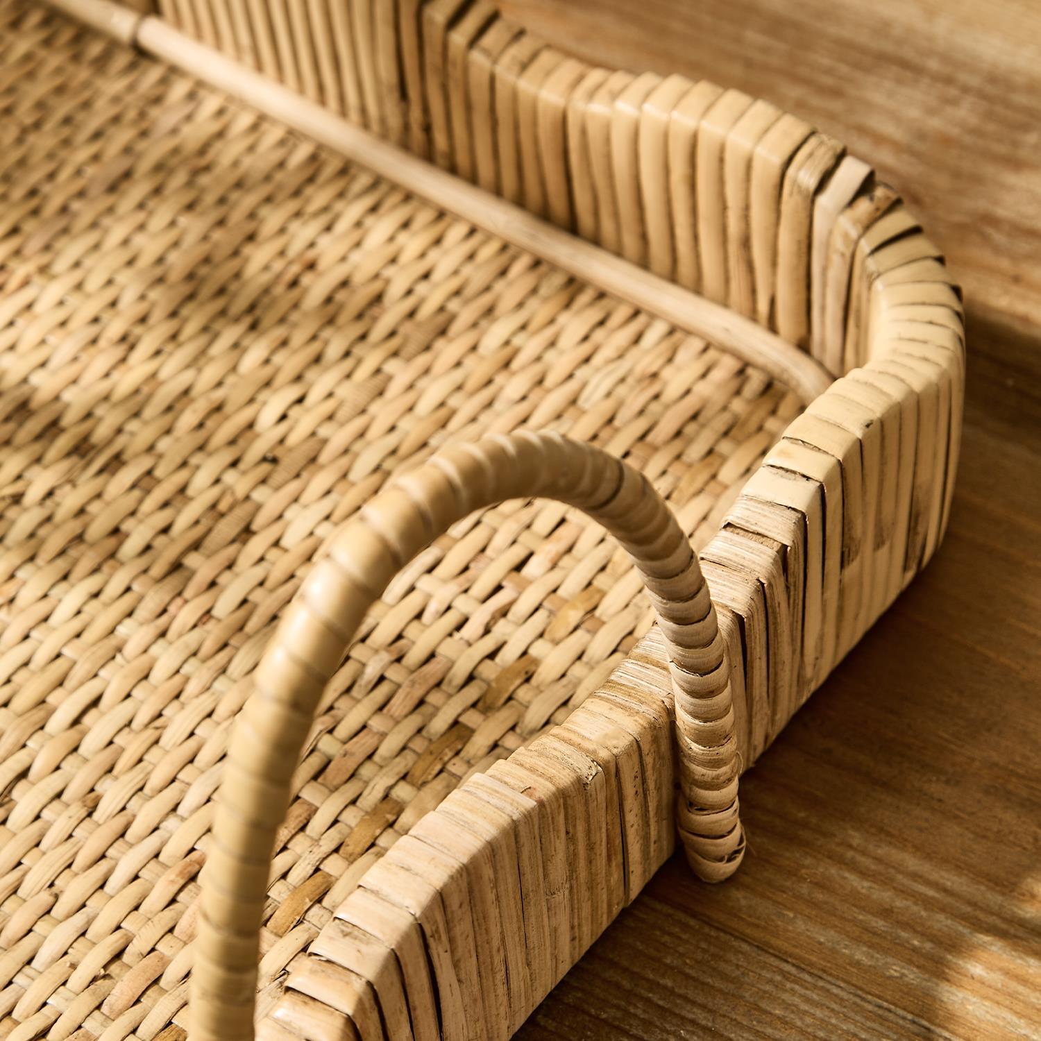 Scalloped Edge Trays with Handle- 2 sizes