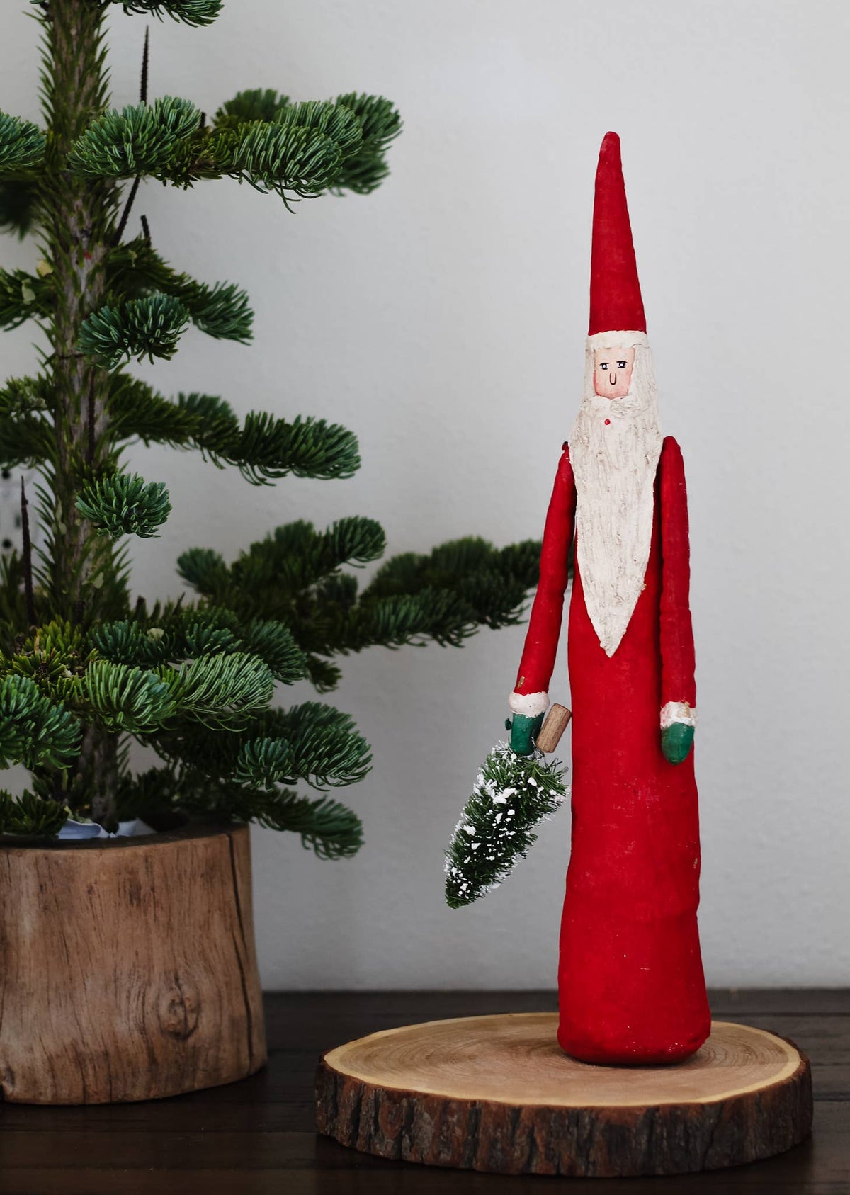 Canvas Slim Santa w/Tree (Red)