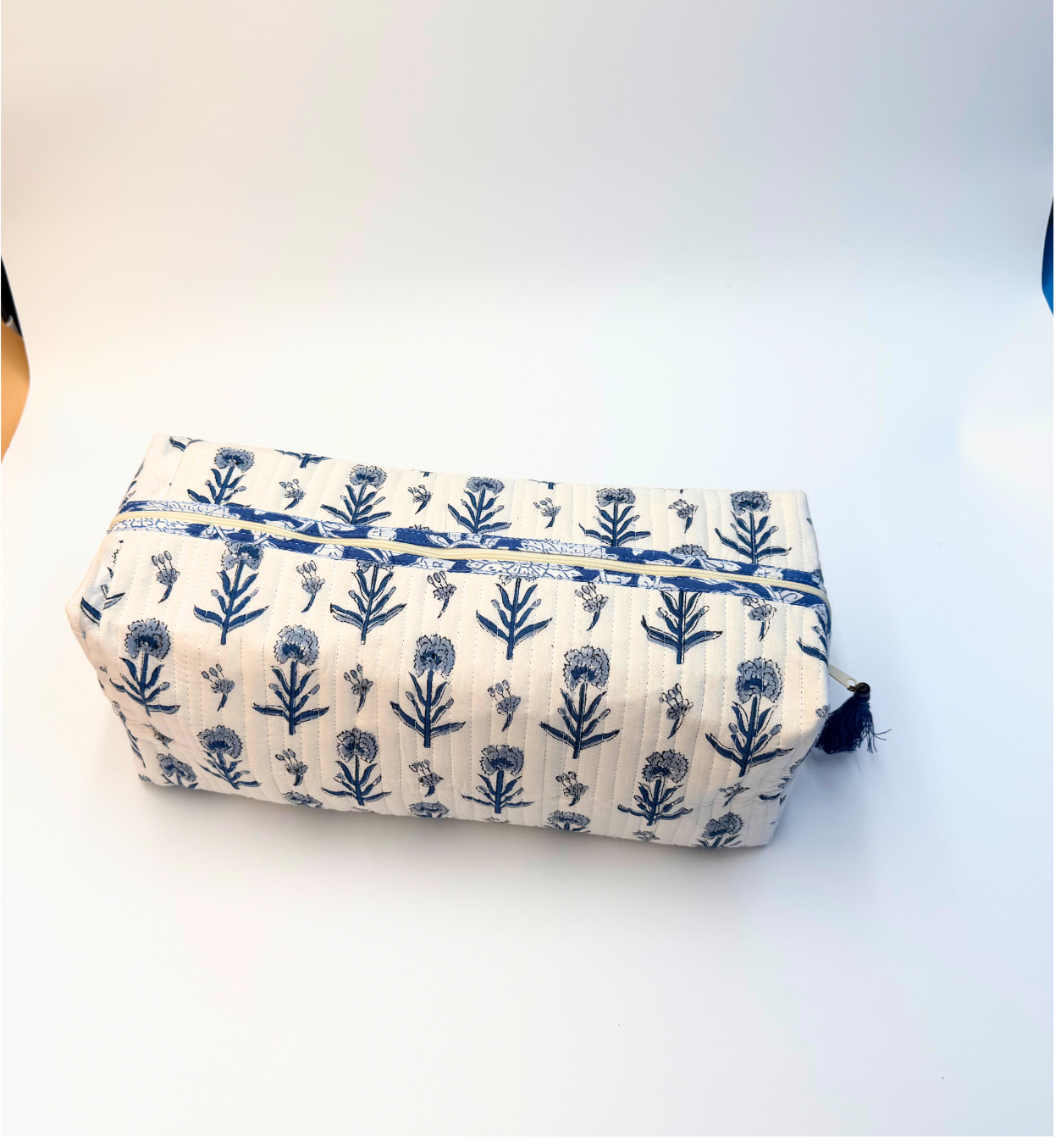 Dyson & Shark Travel Organizer Bag- White and Blue Floral