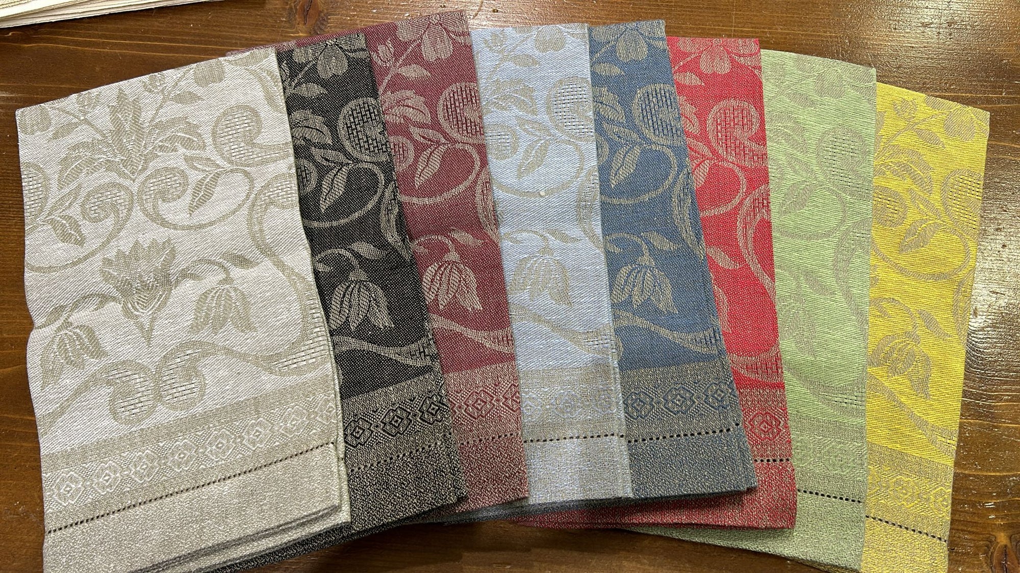 Tessitura Pardi Damasco Linen Guest Towel