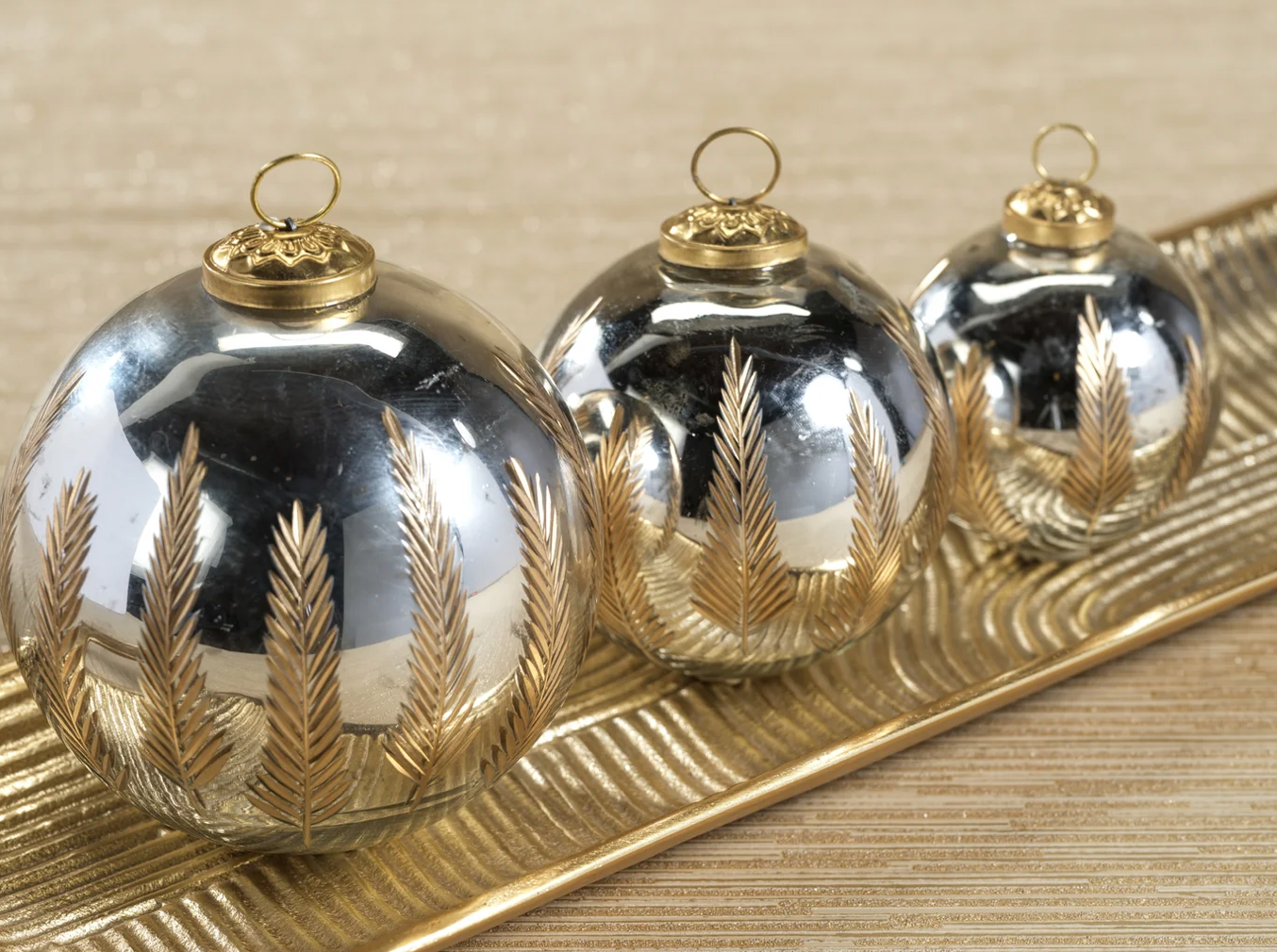 Heritage goldleaf mirrored glass ornament