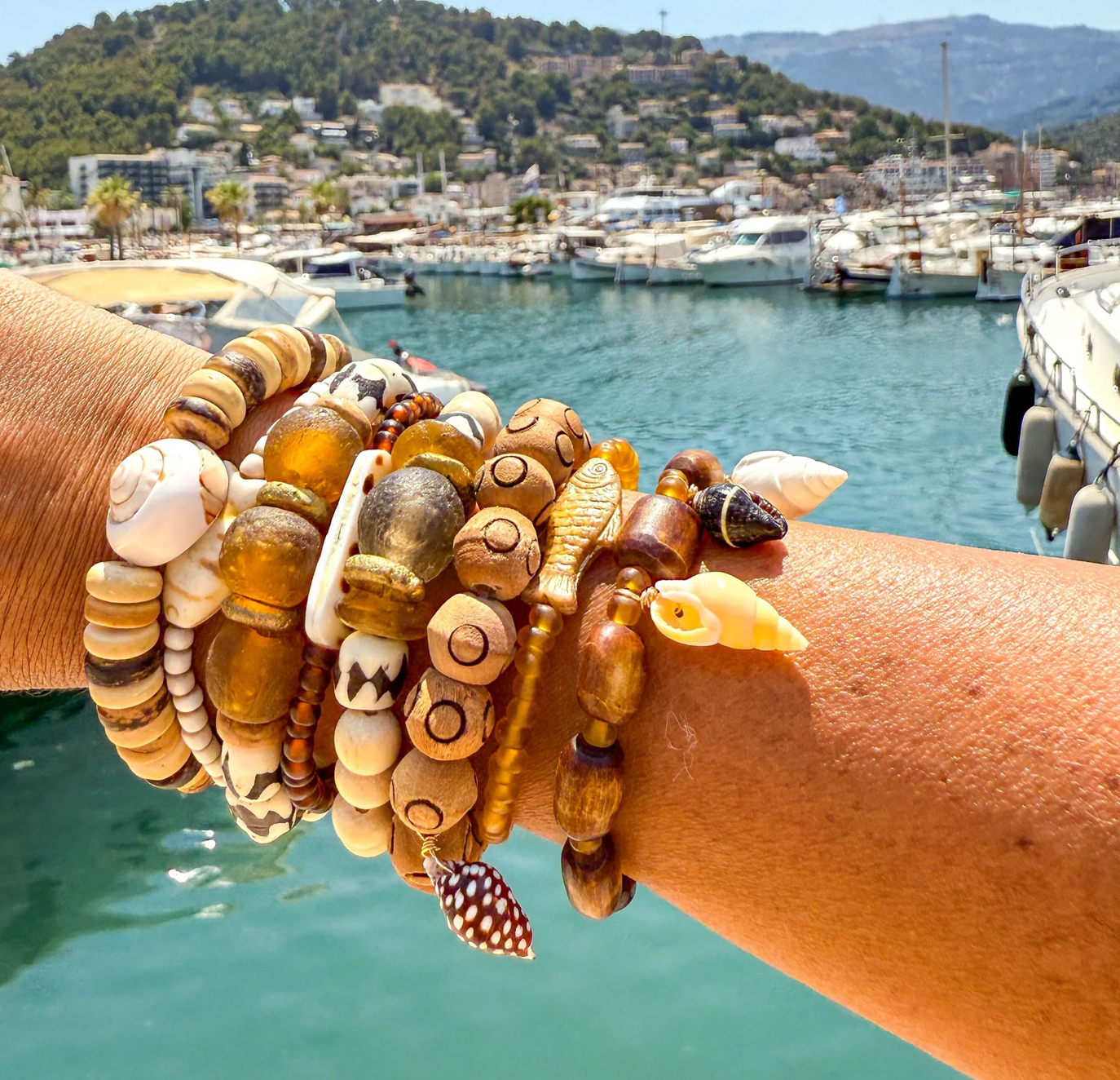 ARM PARTY | BATIK SAND