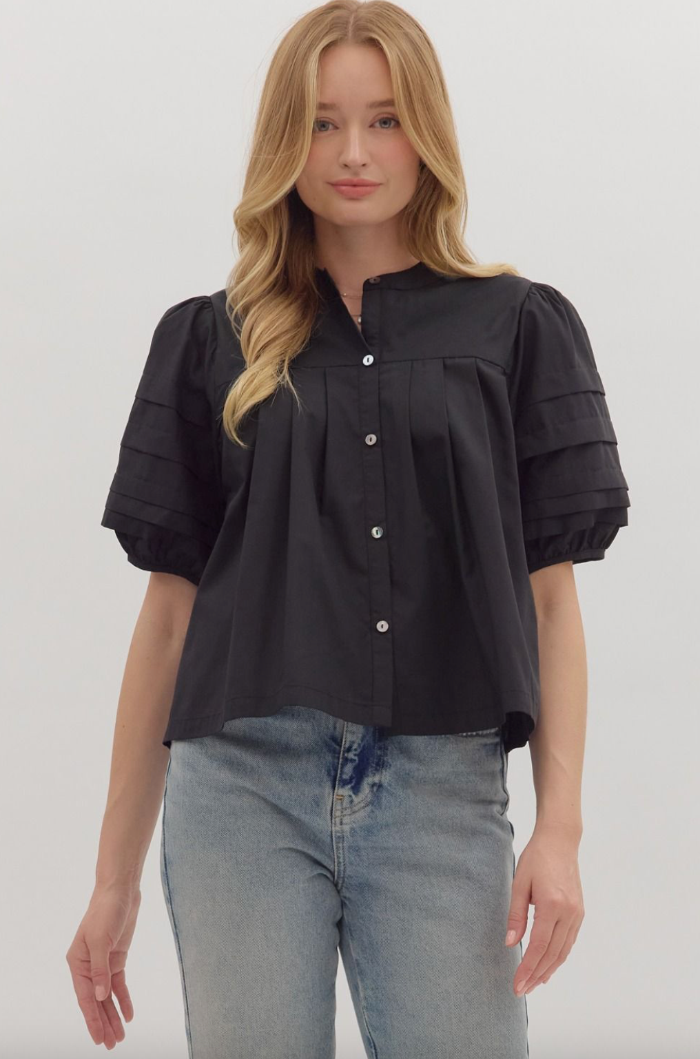 Solid pintuck short puff sleeve top