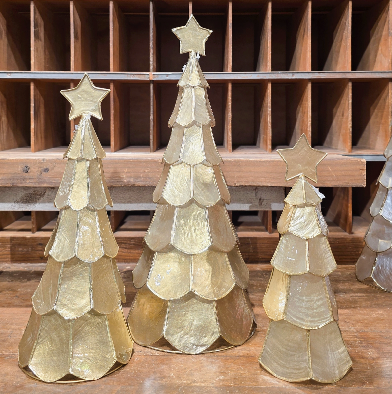 Capiz Layered Tree W/Star (gold)