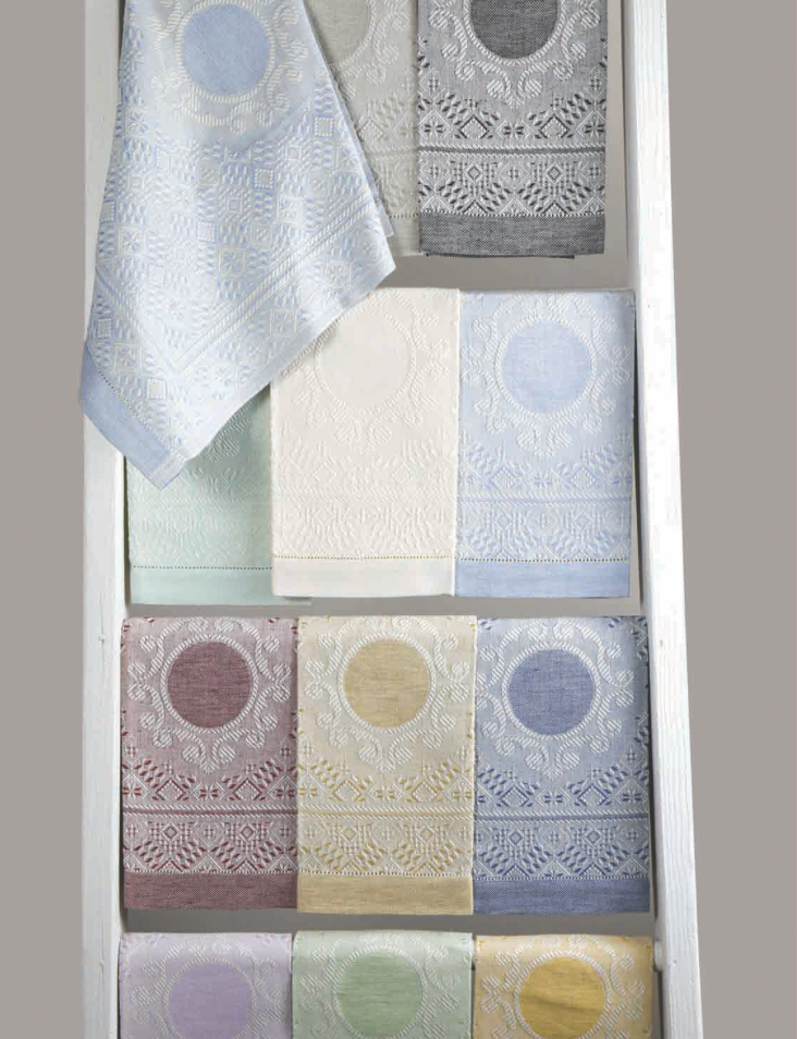 Tessitura Pardi Medaglione Italian Hand Towel