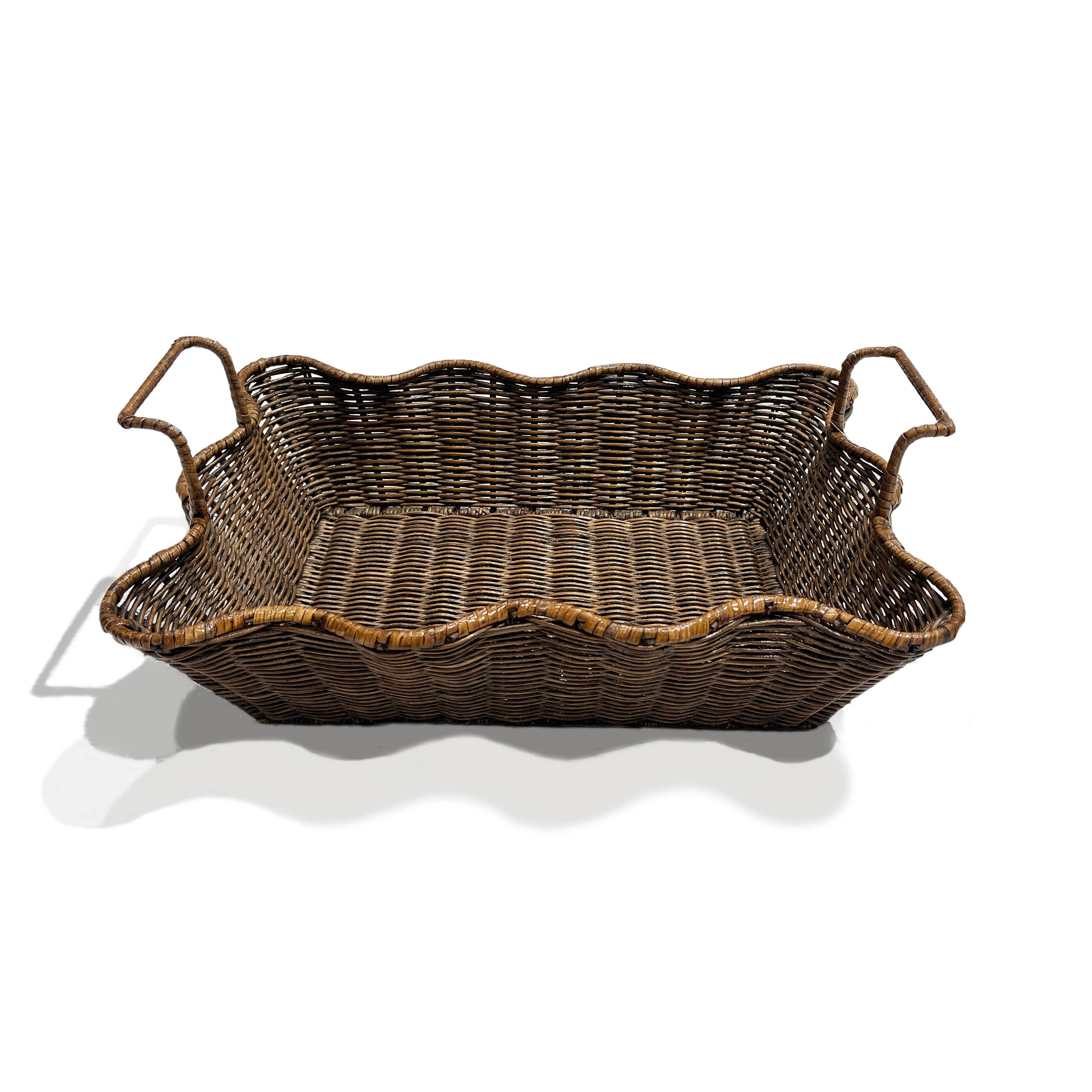 Small Scalloped Tray