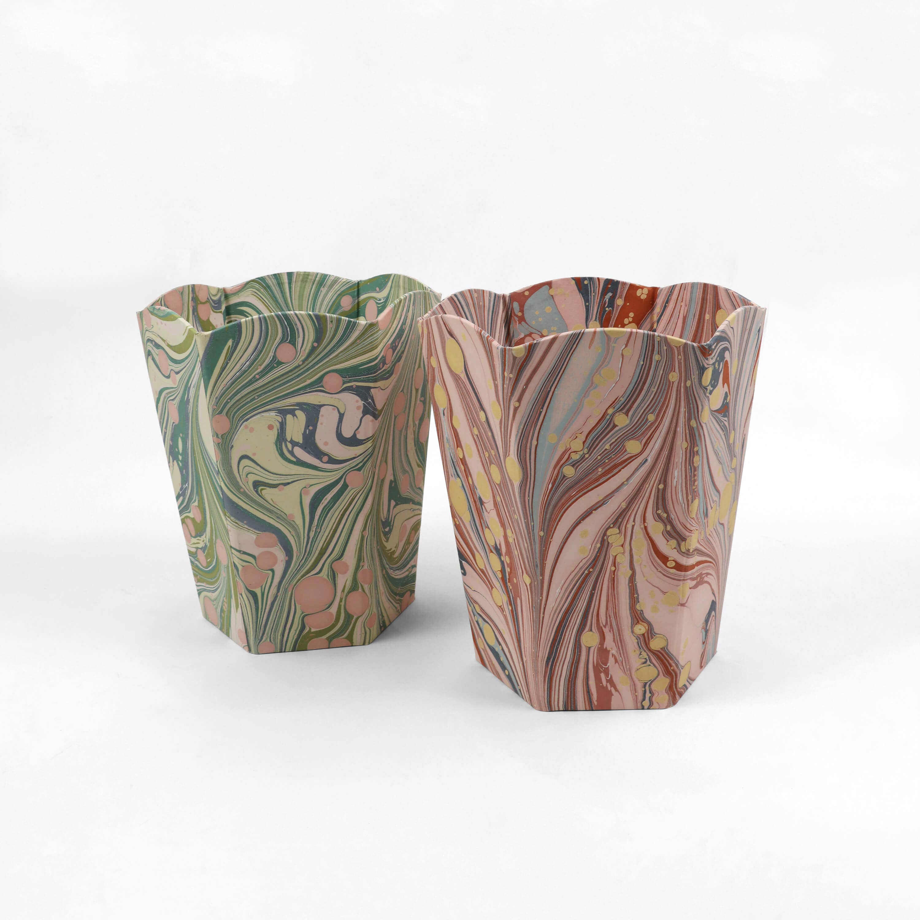 MARBLED SCALLOPED COLLAPSIBLE BASKET - MOSS FIRE WHIRL