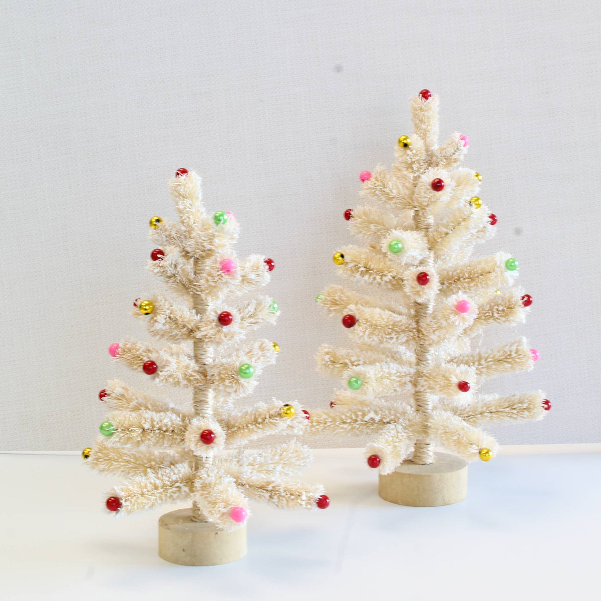 Bottlebrush Christmas Tree w/Beads (Nat/Multi)