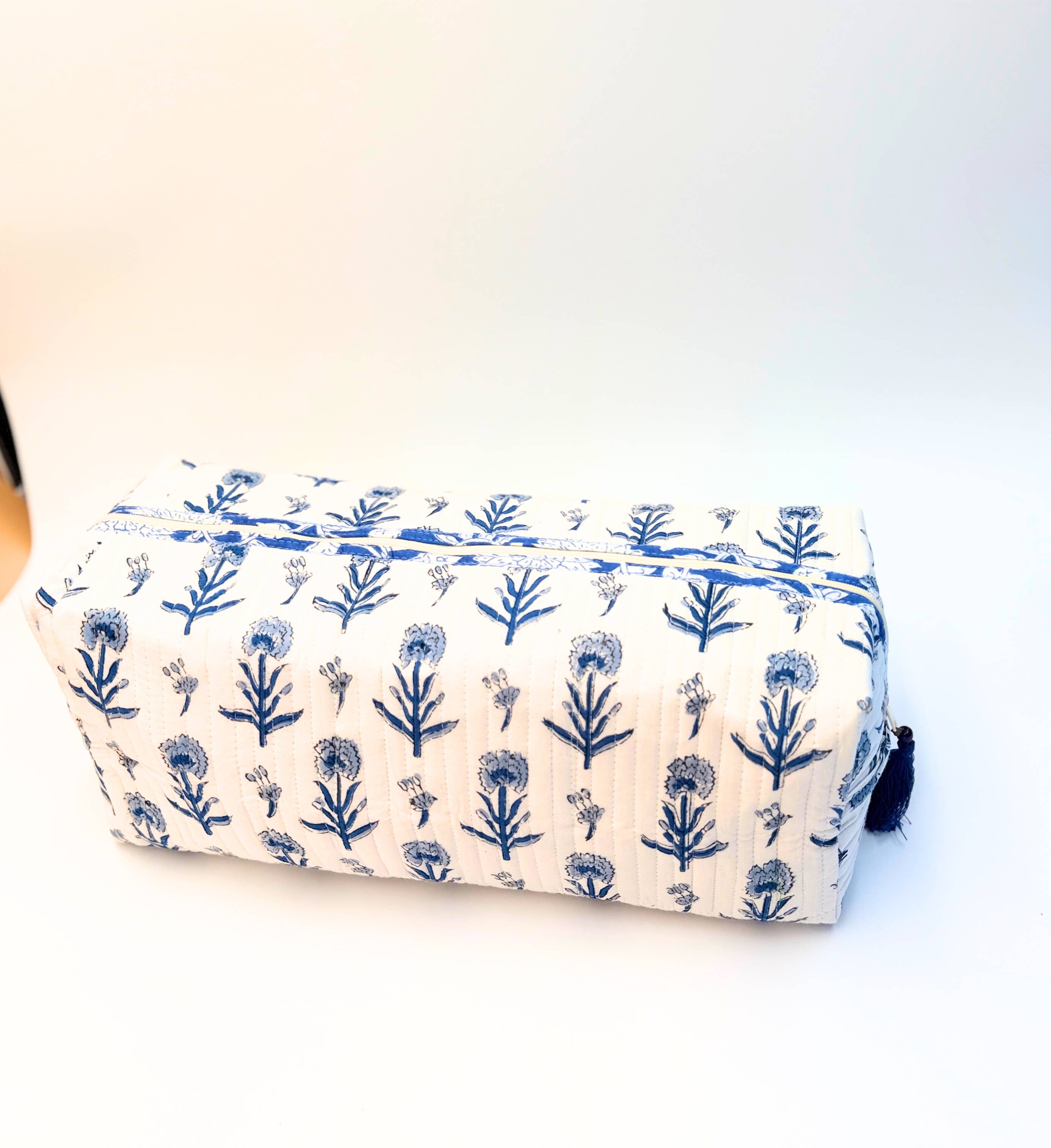 Dyson & Shark Travel Organizer Bag- White and Blue Floral