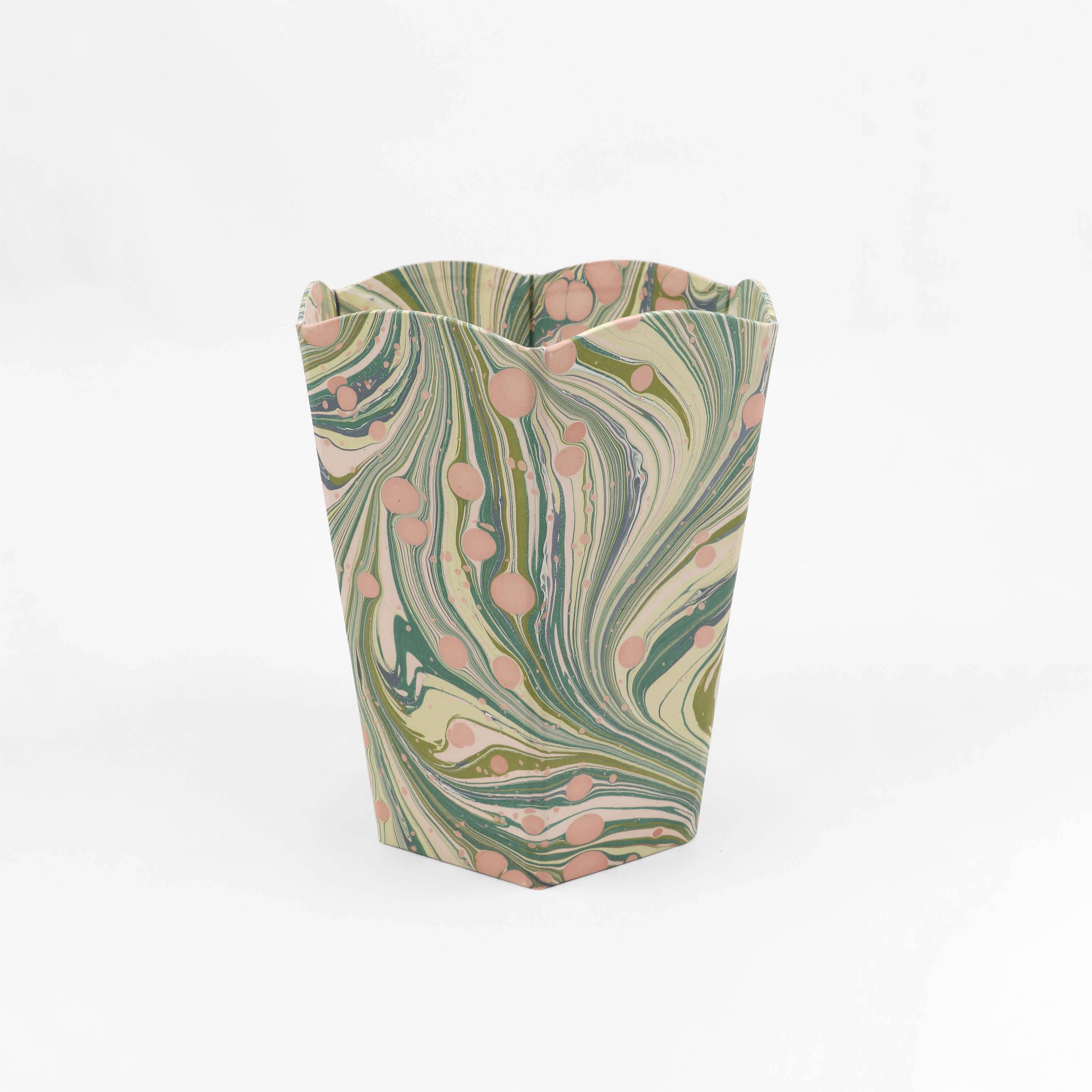 MARBLED SCALLOPED COLLAPSIBLE BASKET - MOSS FIRE WHIRL
