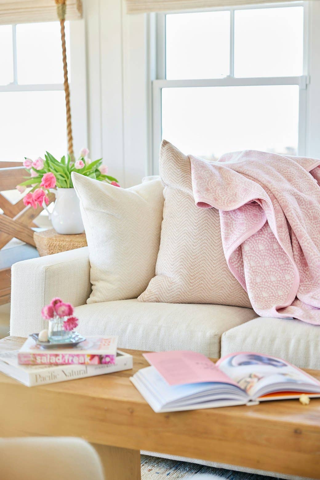 Seaside Scallops Blush Blanket