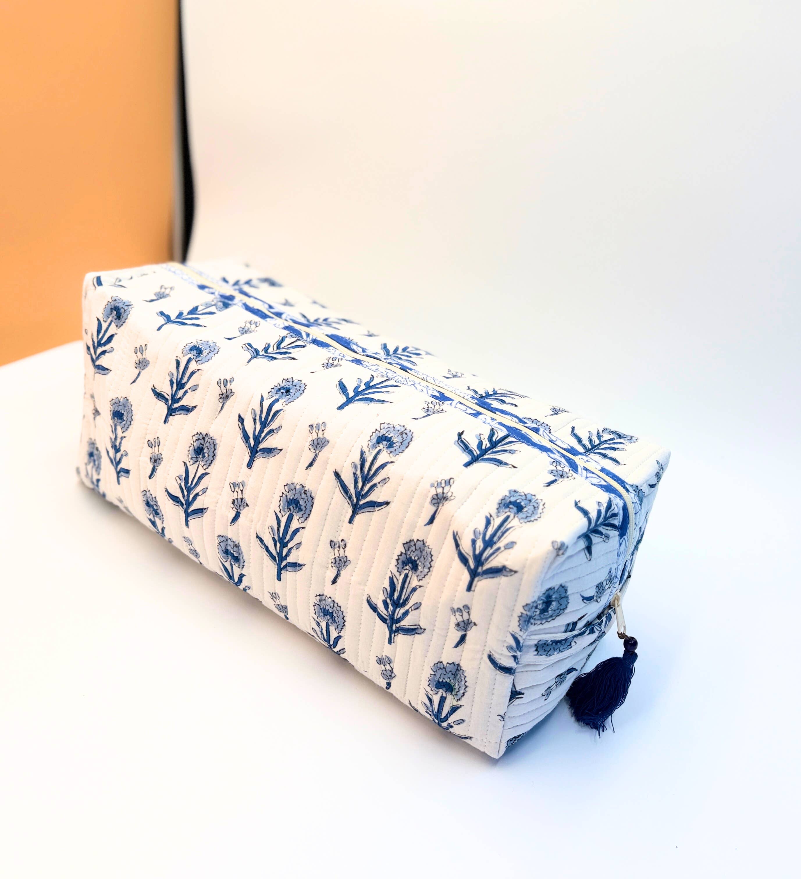 Dyson & Shark Travel Organizer Bag- White and Blue Floral