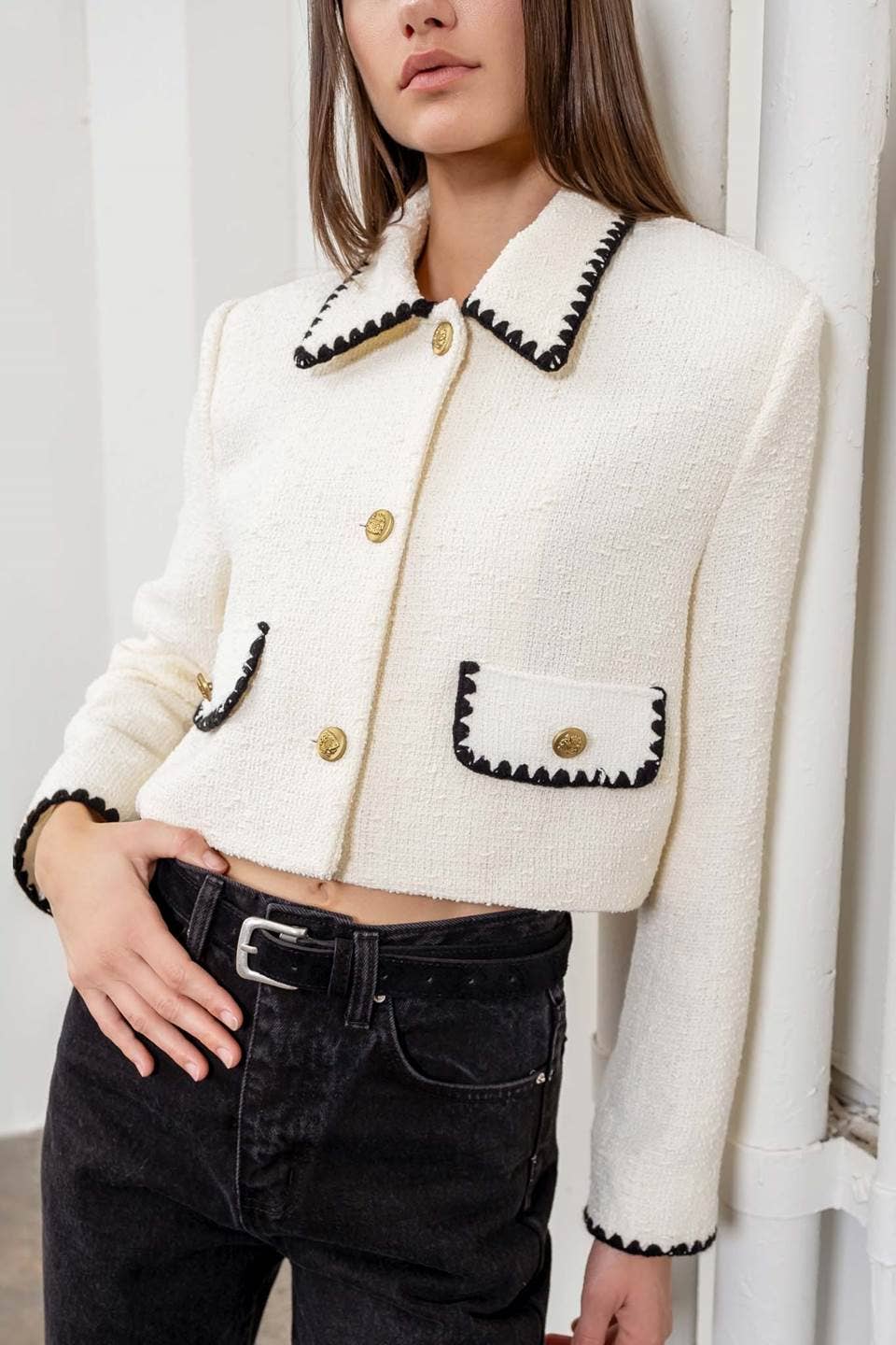 CRONTRAST TRIM BUTTON DOWN CROPPED BLAZER