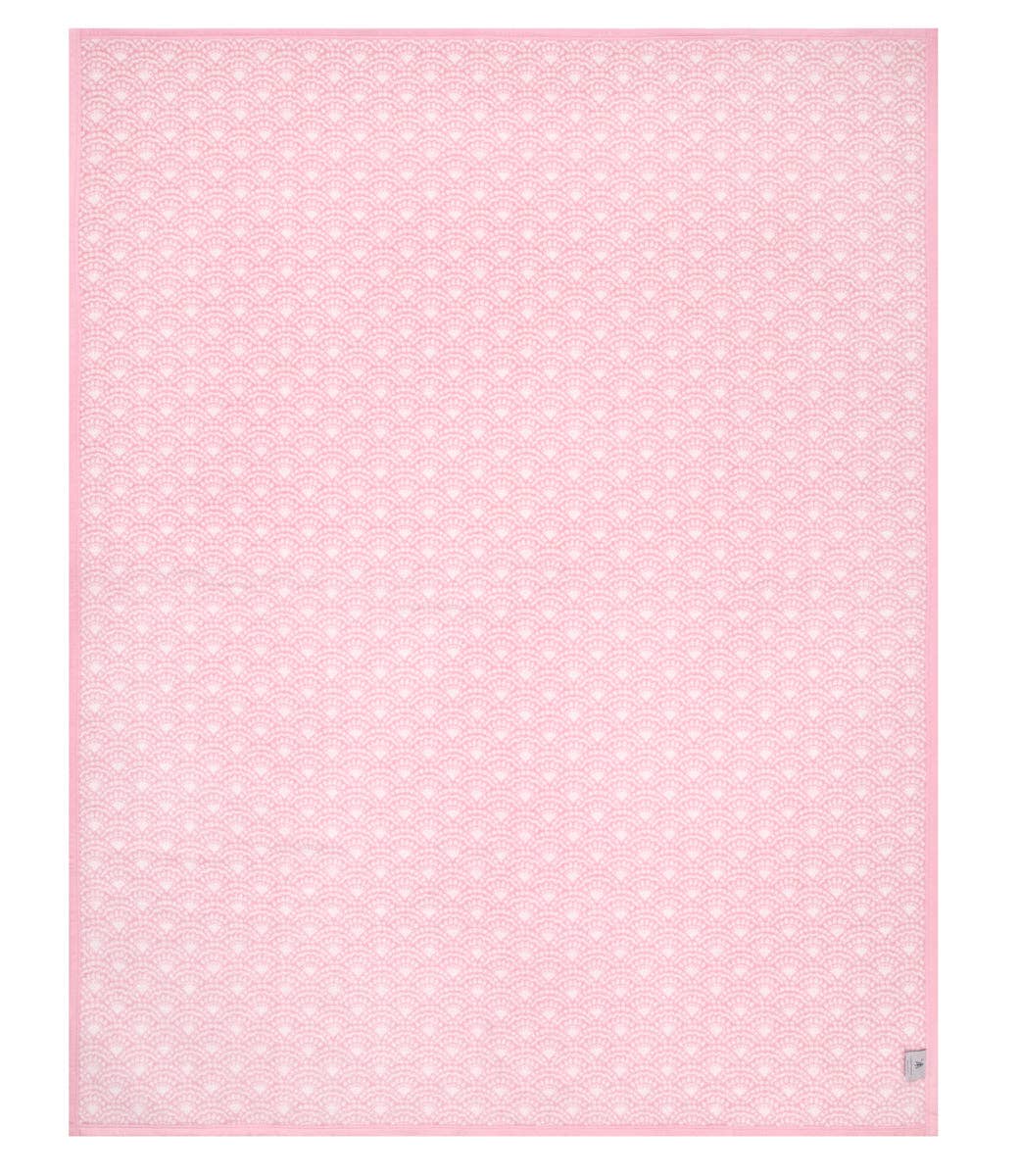 Seaside Scallops Blush Blanket