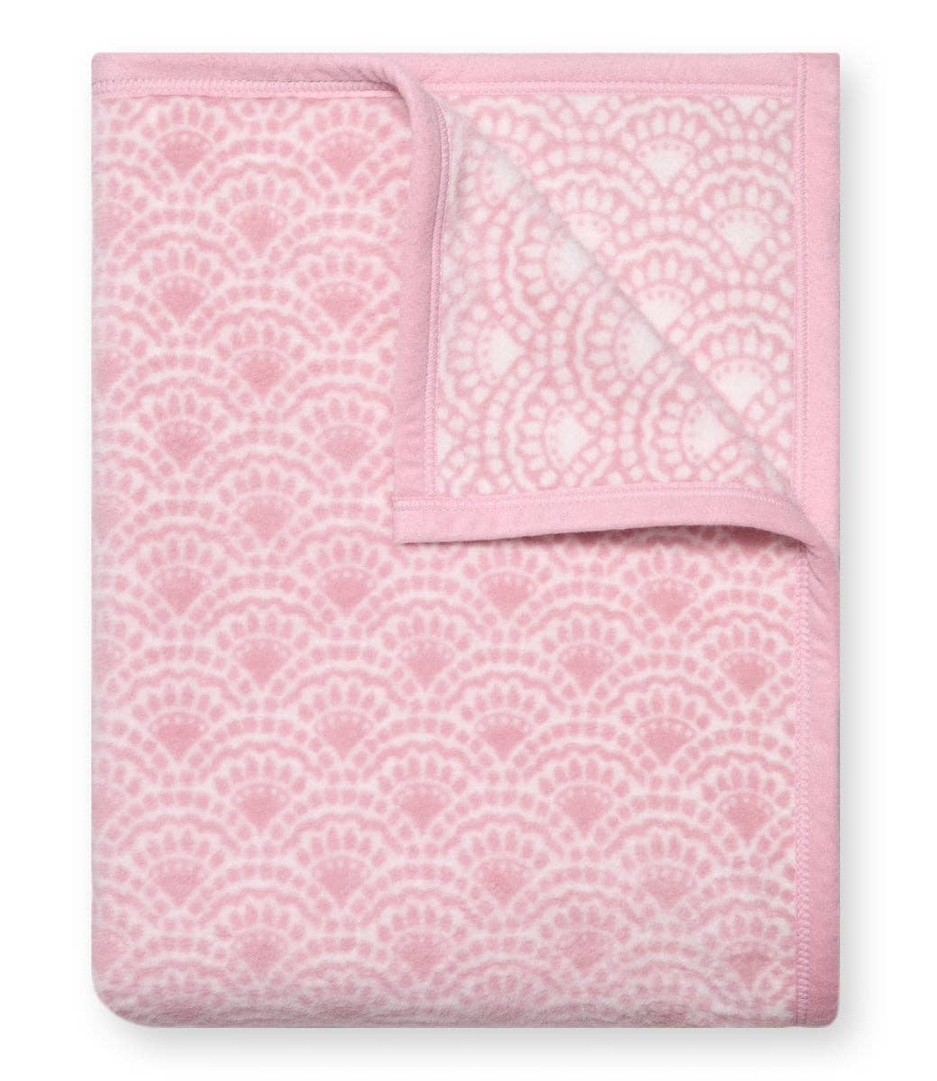 Seaside Scallops Blush Blanket