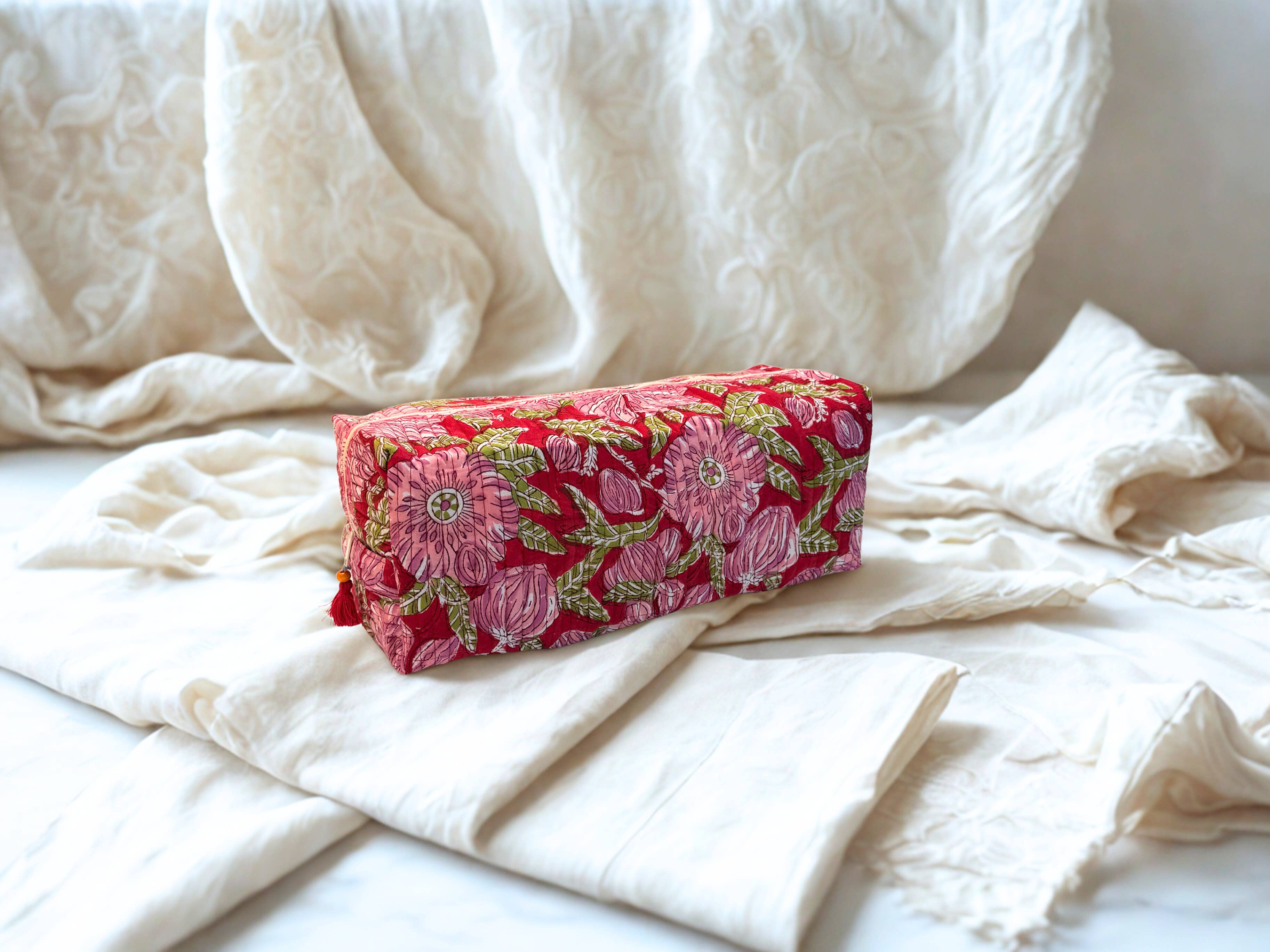 Dyson & Shark Travel Organizer Bag- Red Floral