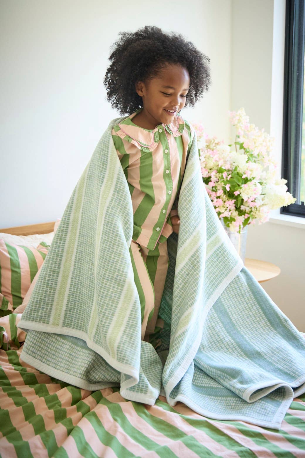 Market Stripe Ocean Fog Blanket