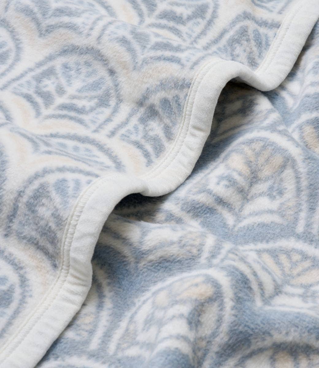 Cottage Scallop Blanket