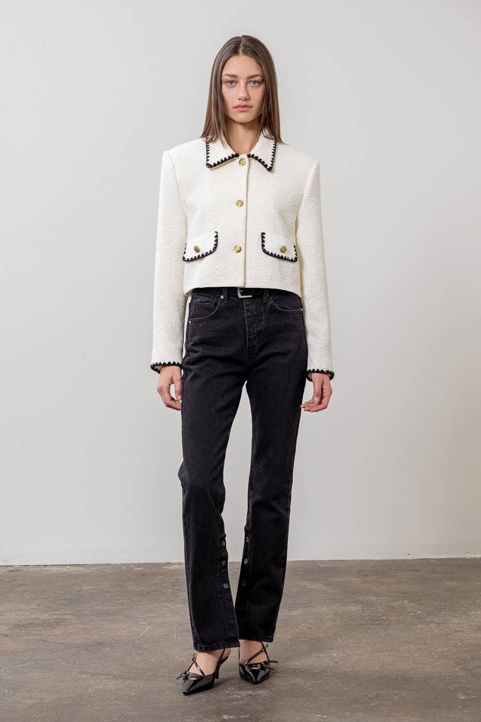 CRONTRAST TRIM BUTTON DOWN CROPPED BLAZER