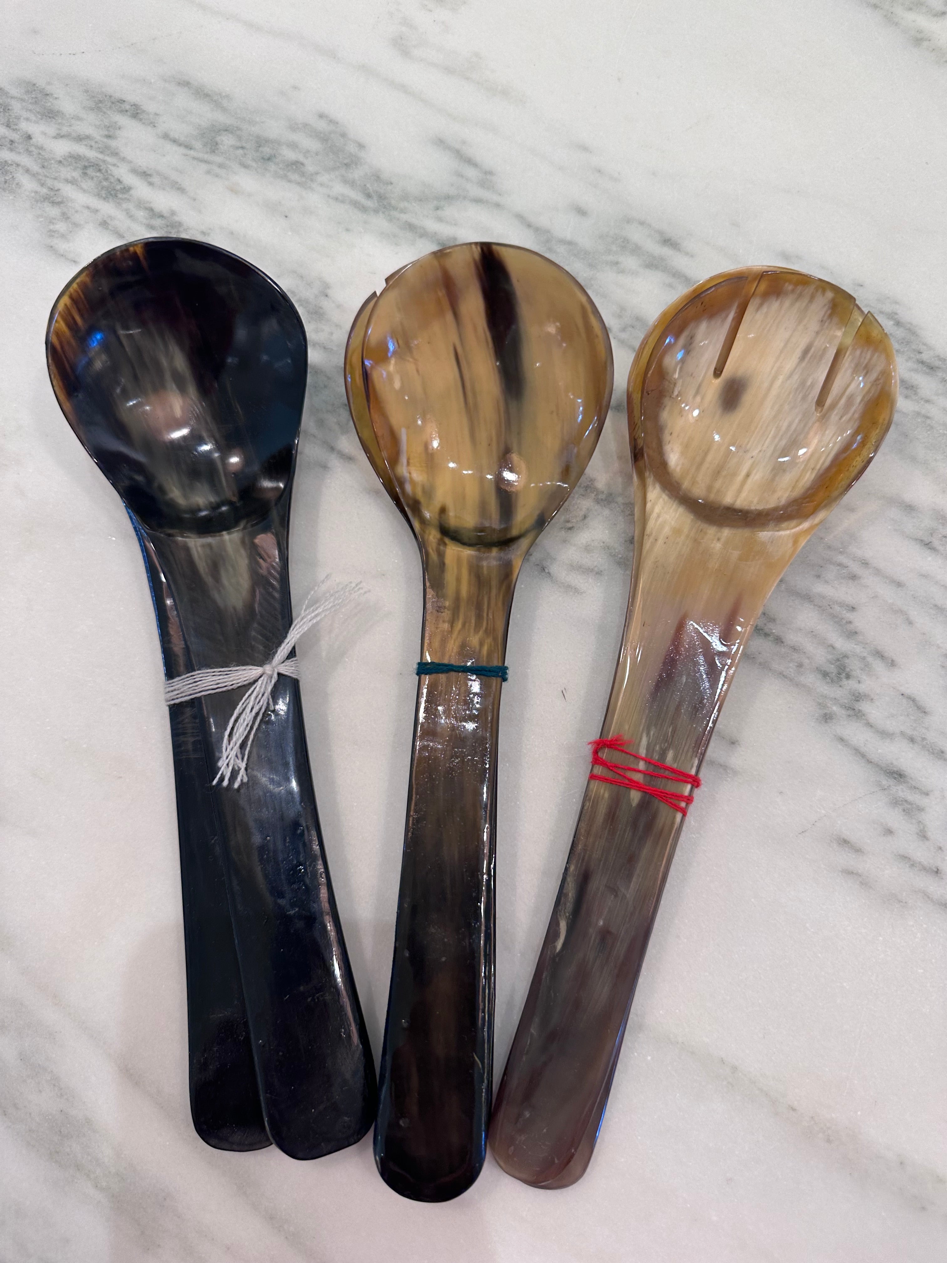 Horn salad servers