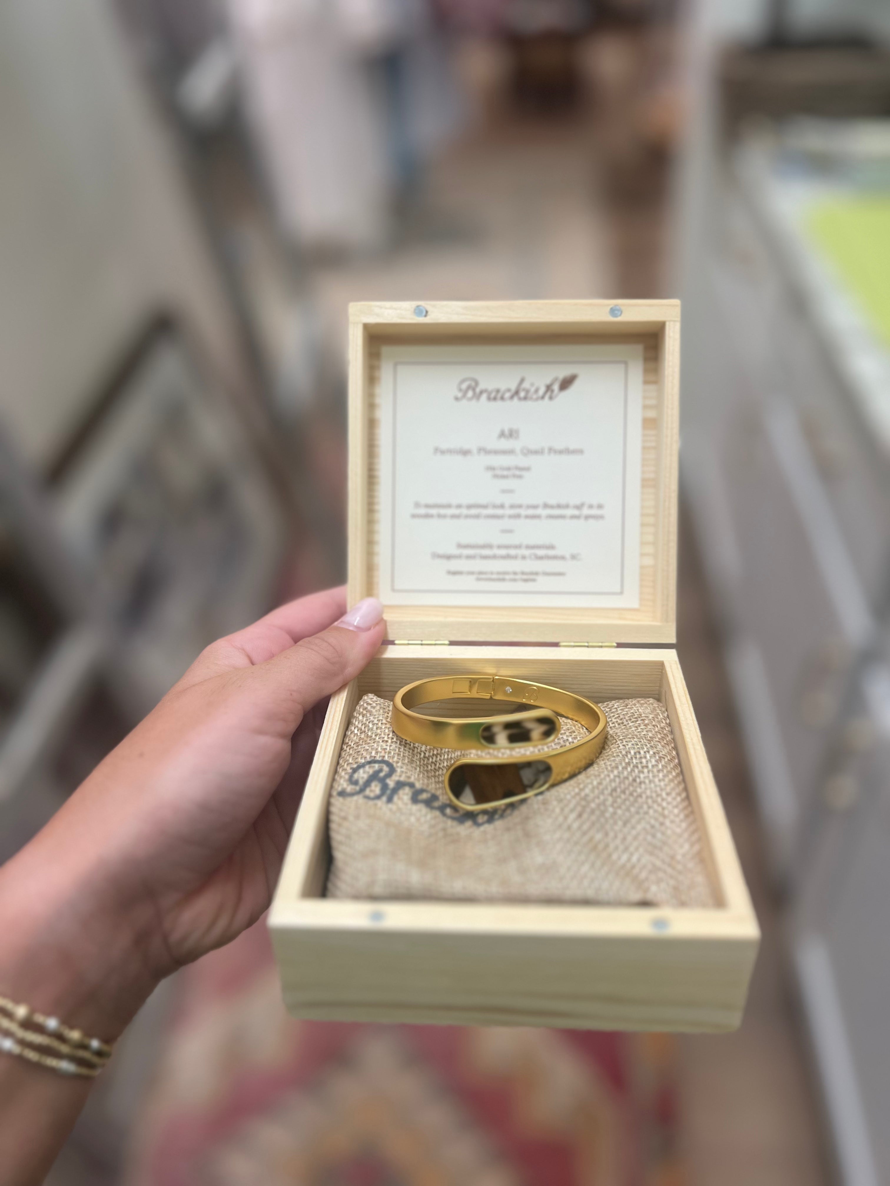 Ari Bezel Hinge Cuff
