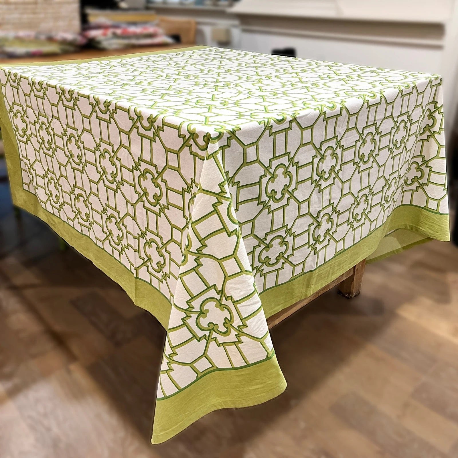 Garden Trellis Cloth Tablecover in Green