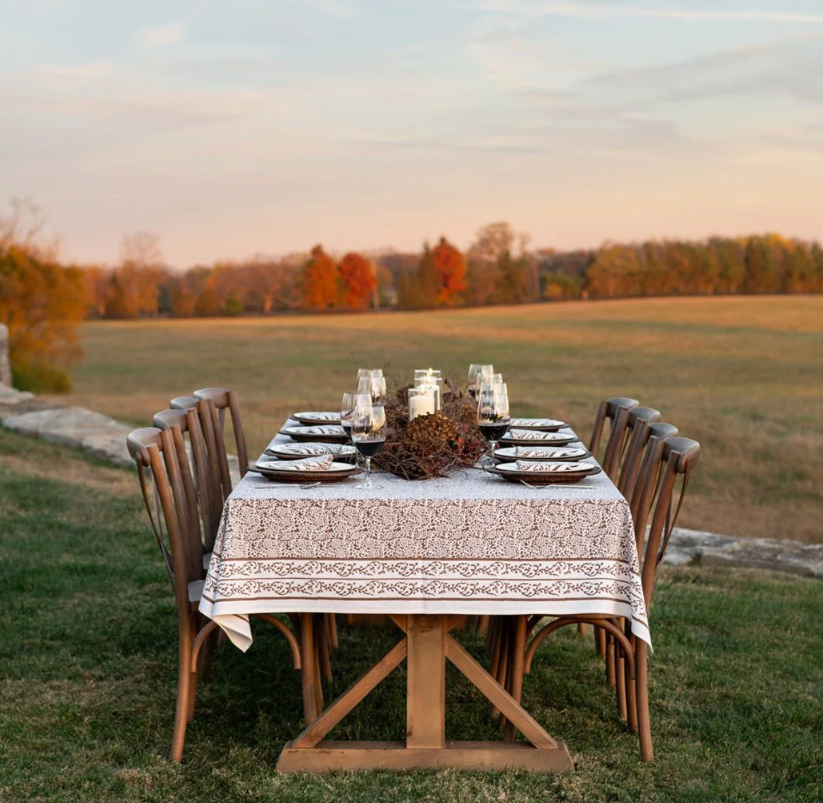 Tapestry Dark Chocolate Tablecloth 60x90