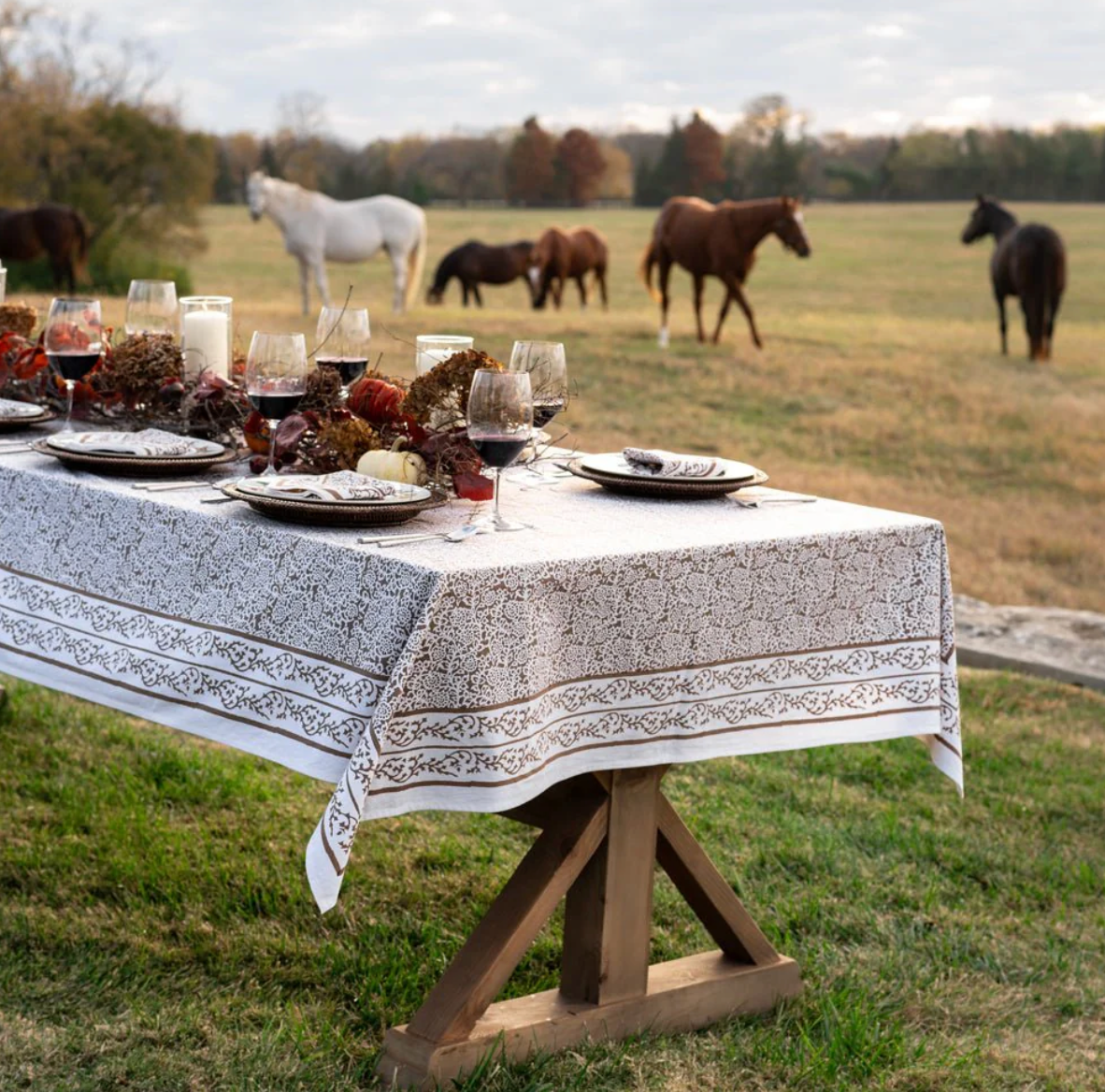 Tapestry Dark Chocolate Tablecloth 60x90