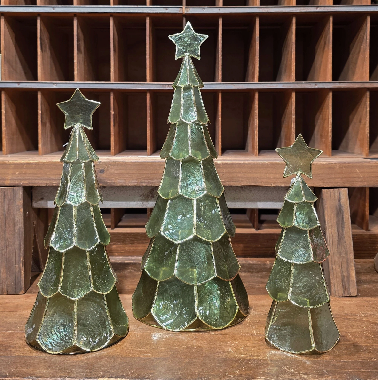 Capiz Layered Tree W/Star (green)