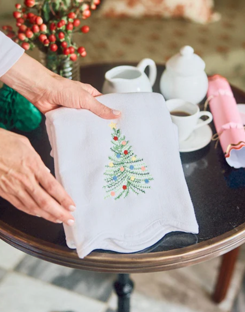 Holiday Tree White Piping Scalloped Bath Towel