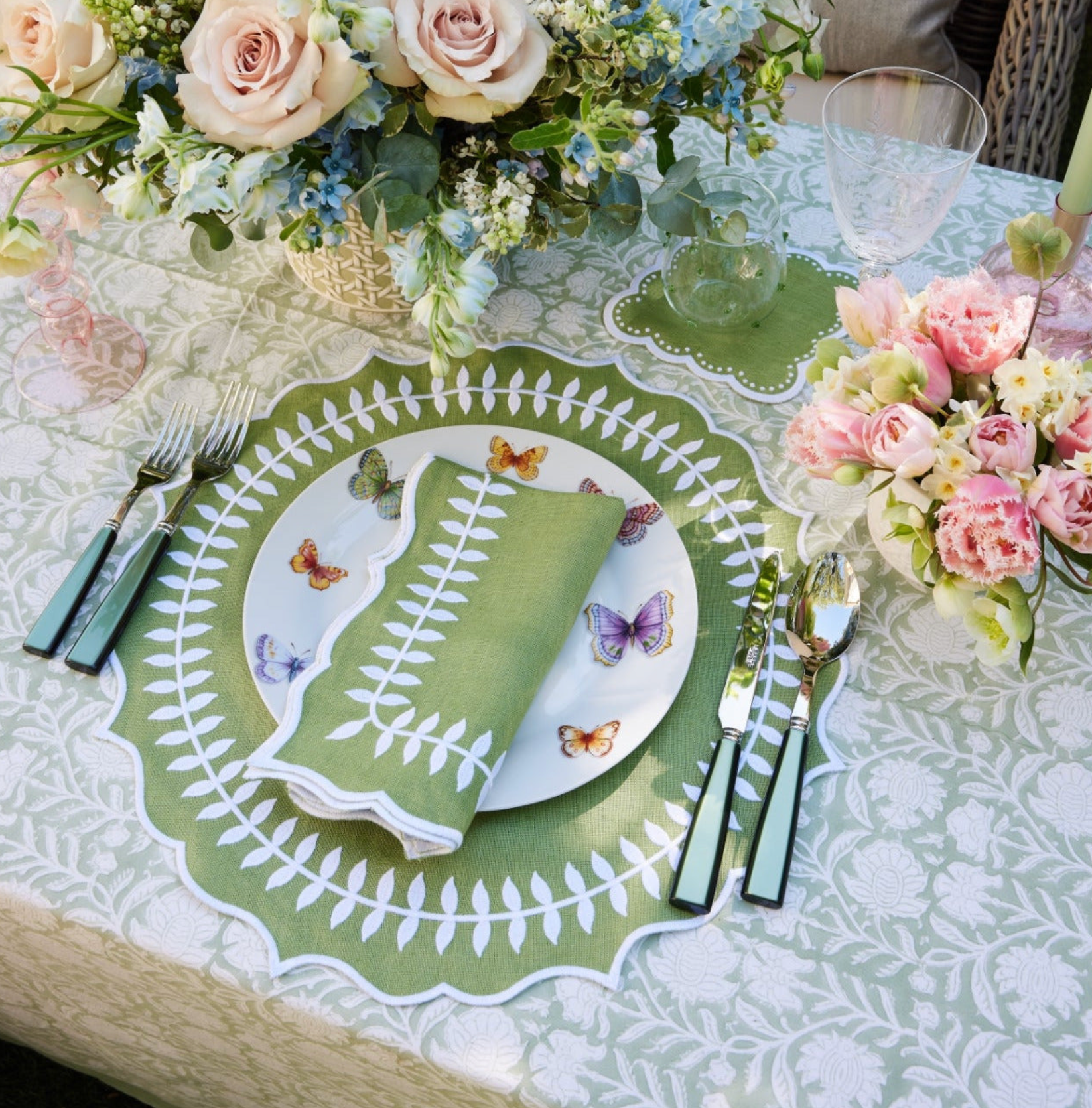 Green leaves placemat