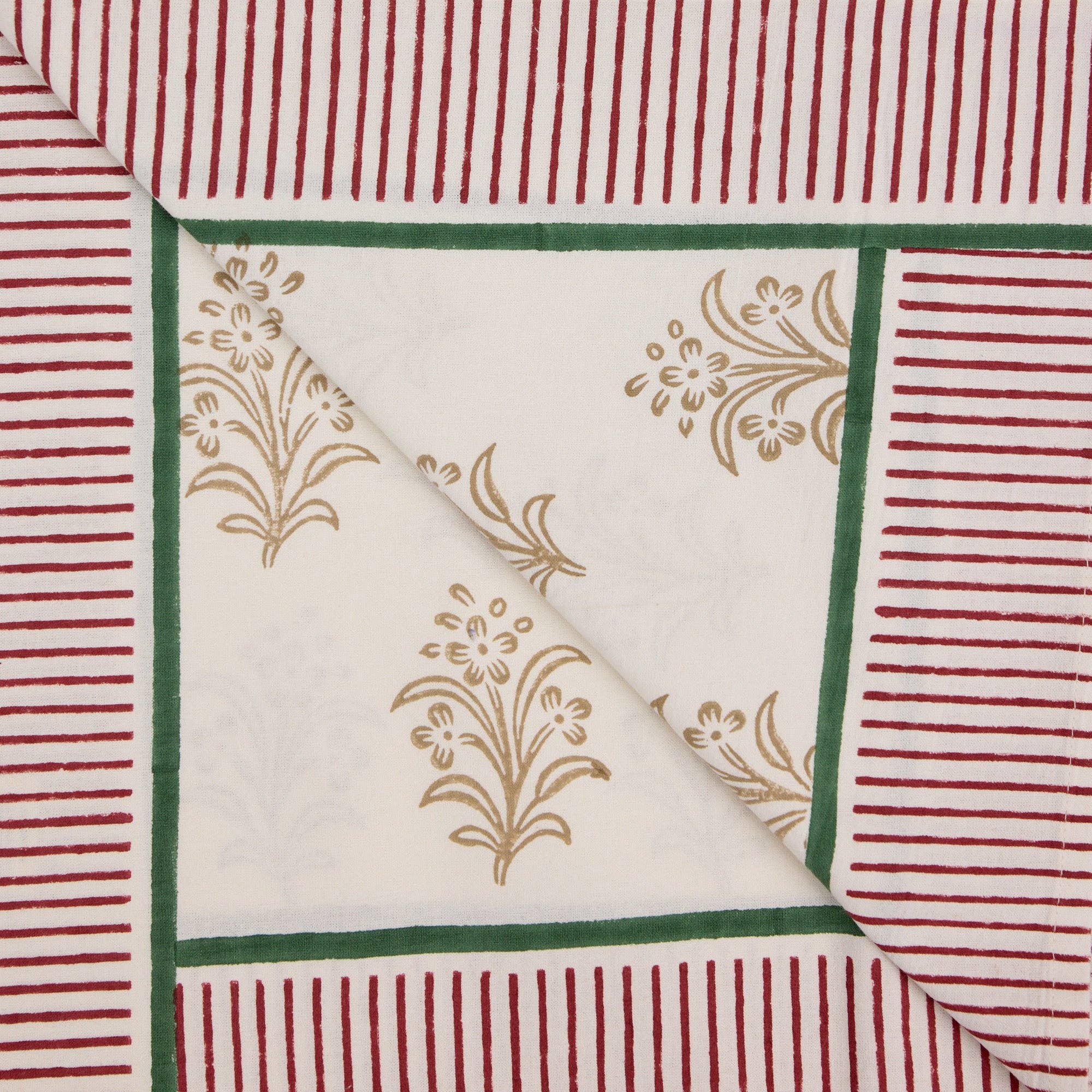 Eloise Holiday Tablecloth