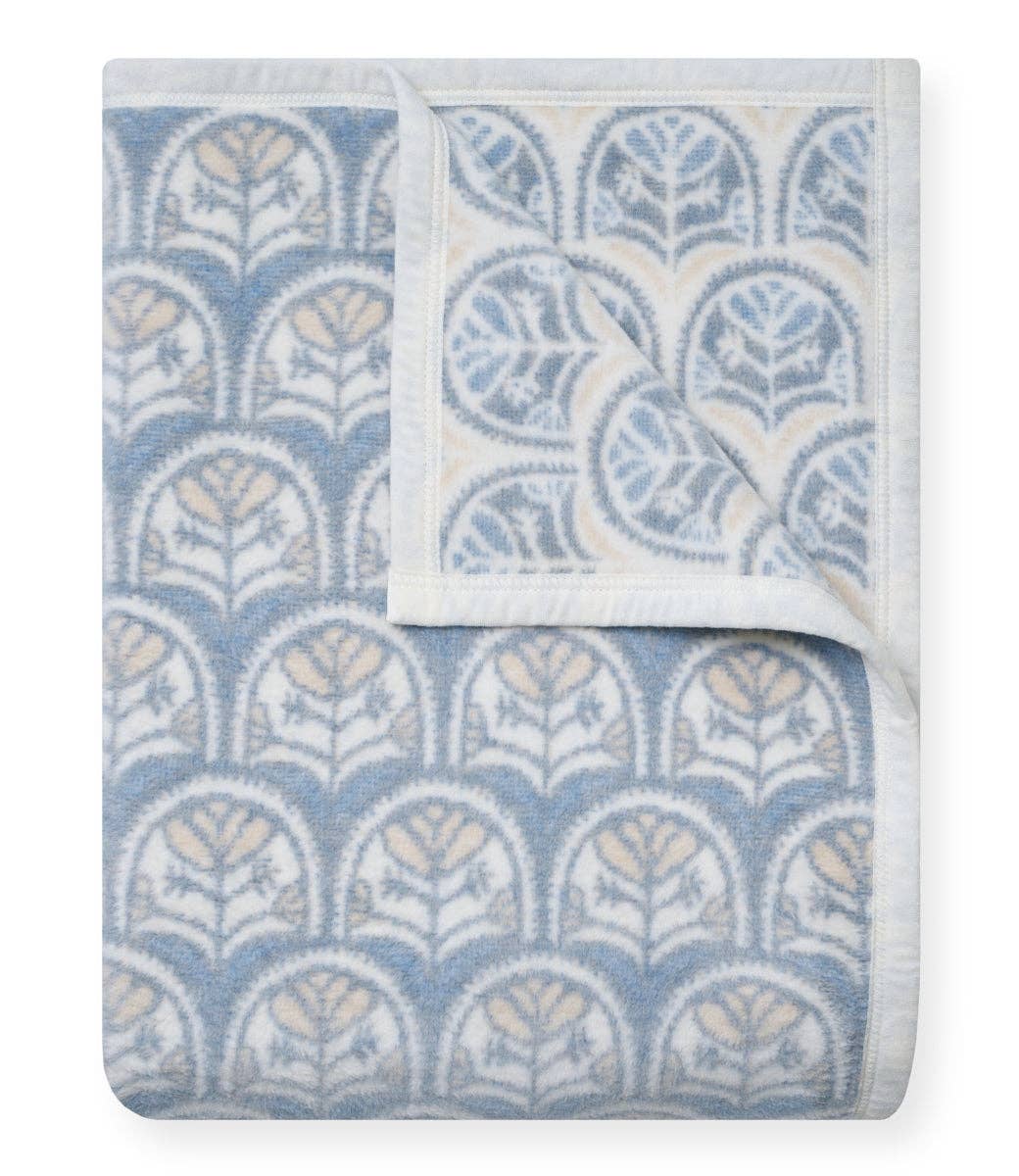 Cottage Scallop Blanket