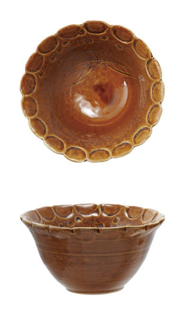 Debossed Stoneware Scalloped Bowl